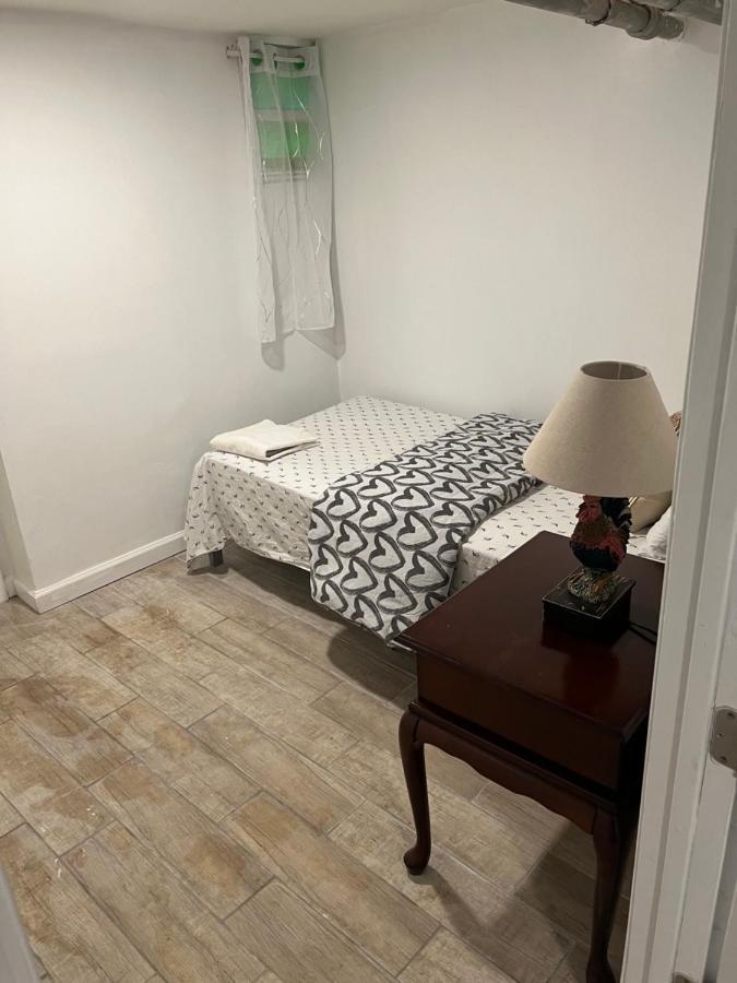 A Restful Room In Queens New York Exterior photo